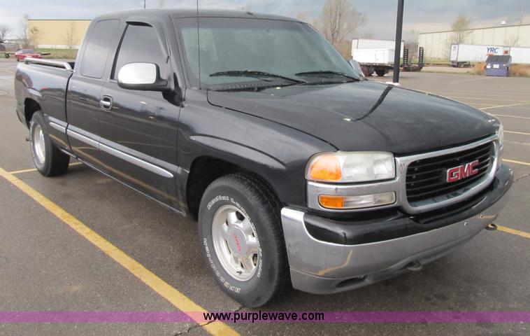 image for item D8175 1999 GMC Sierra 1500 SLE Extended Cab pickup truck