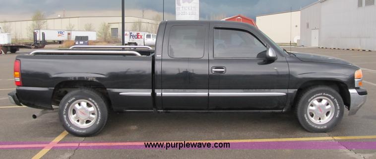 image for item D8175 1999 GMC Sierra 1500 SLE Extended Cab pickup truck