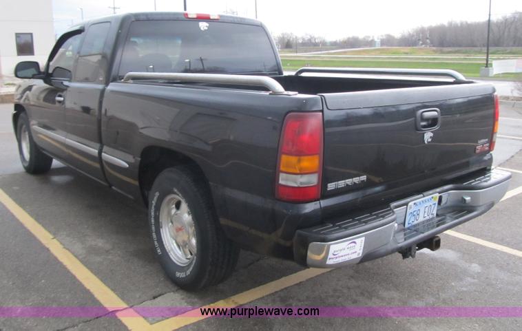 image for item D8175 1999 GMC Sierra 1500 SLE Extended Cab pickup truck