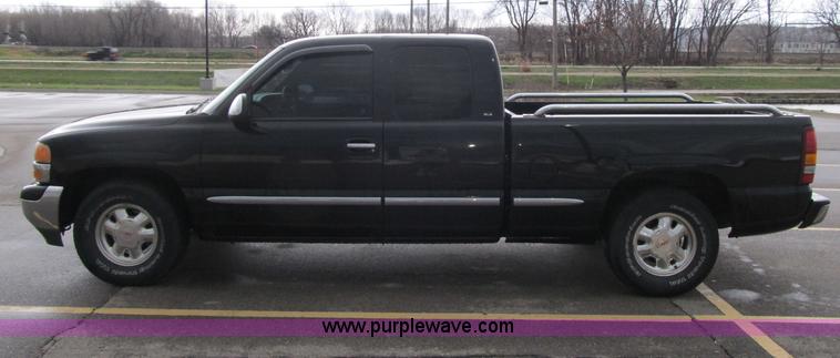 image for item D8175 1999 GMC Sierra 1500 SLE Extended Cab pickup truck