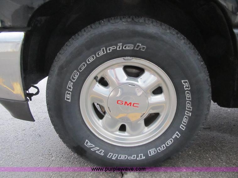 image for item D8175 1999 GMC Sierra 1500 SLE Extended Cab pickup truck