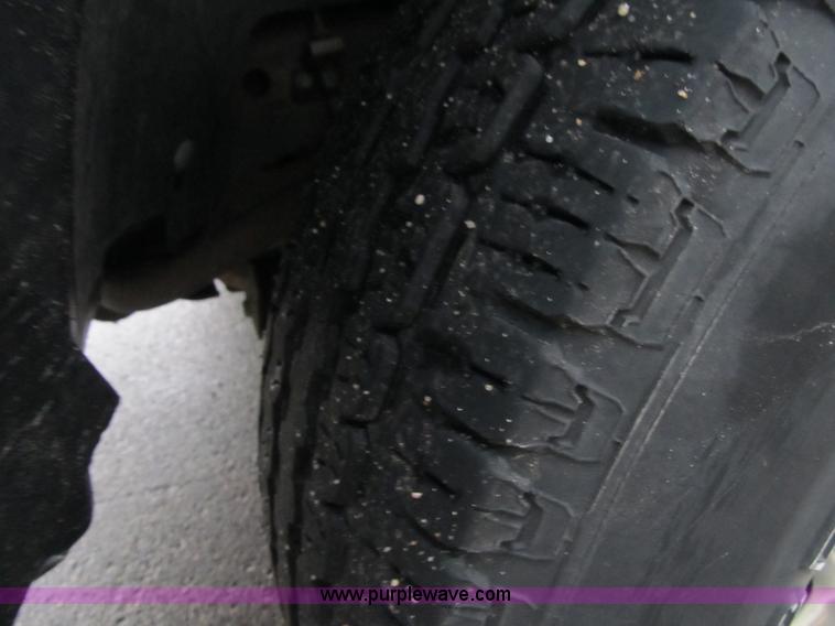 image for item D8175 1999 GMC Sierra 1500 SLE Extended Cab pickup truck