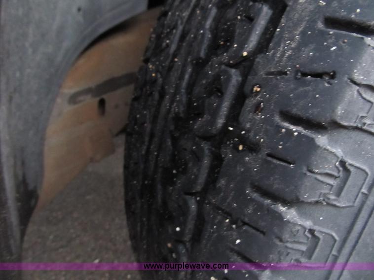 image for item D8175 1999 GMC Sierra 1500 SLE Extended Cab pickup truck