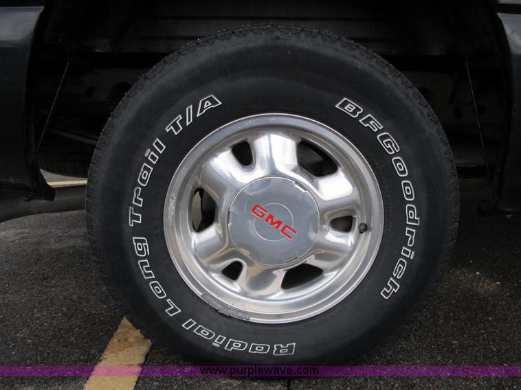 image for item D8175 1999 GMC Sierra 1500 SLE Extended Cab pickup truck