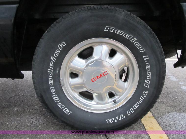 image for item D8175 1999 GMC Sierra 1500 SLE Extended Cab pickup truck