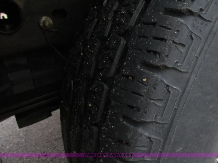 image for item D8175 1999 GMC Sierra 1500 SLE Extended Cab pickup truck