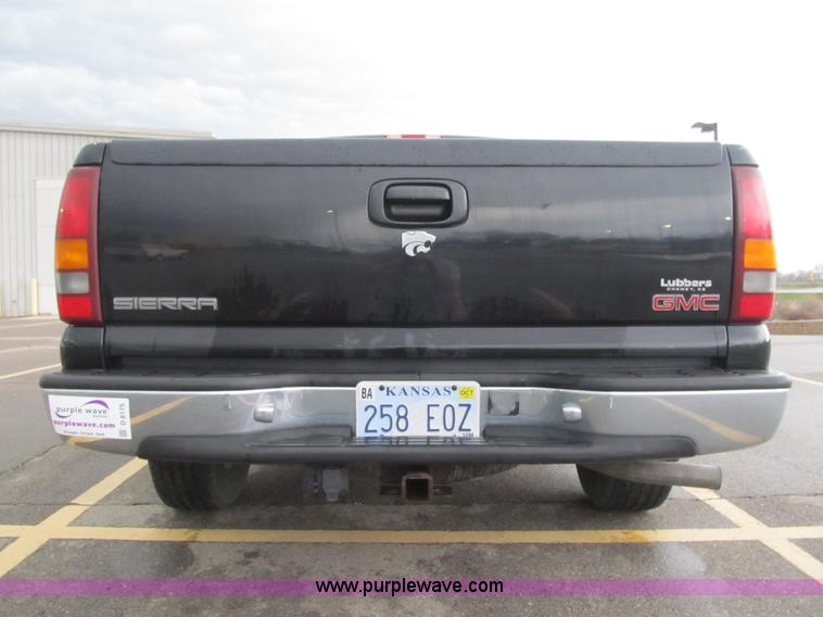 image for item D8175 1999 GMC Sierra 1500 SLE Extended Cab pickup truck