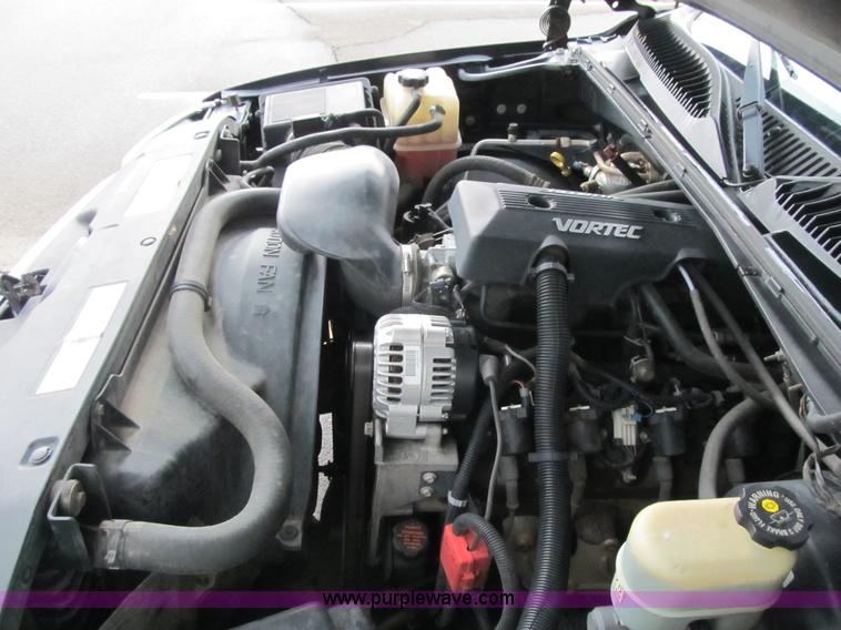 image for item D8175 1999 GMC Sierra 1500 SLE Extended Cab pickup truck