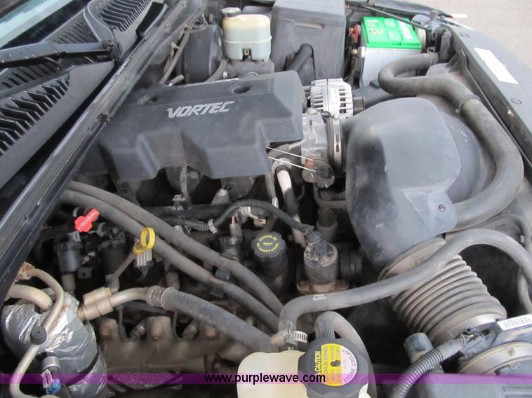 image for item D8175 1999 GMC Sierra 1500 SLE Extended Cab pickup truck