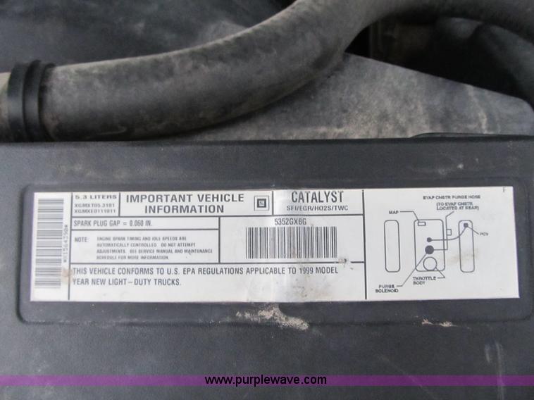 image for item D8175 1999 GMC Sierra 1500 SLE Extended Cab pickup truck