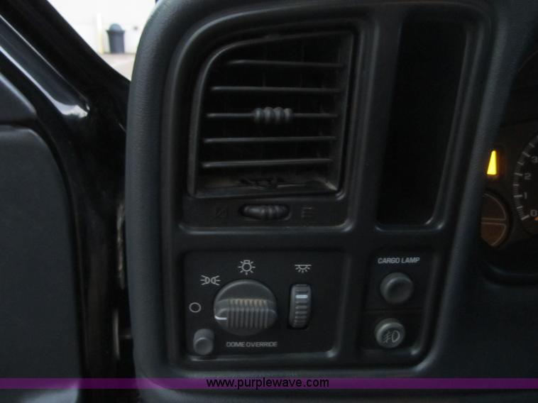 image for item D8175 1999 GMC Sierra 1500 SLE Extended Cab pickup truck