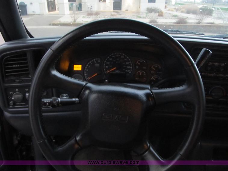 image for item D8175 1999 GMC Sierra 1500 SLE Extended Cab pickup truck