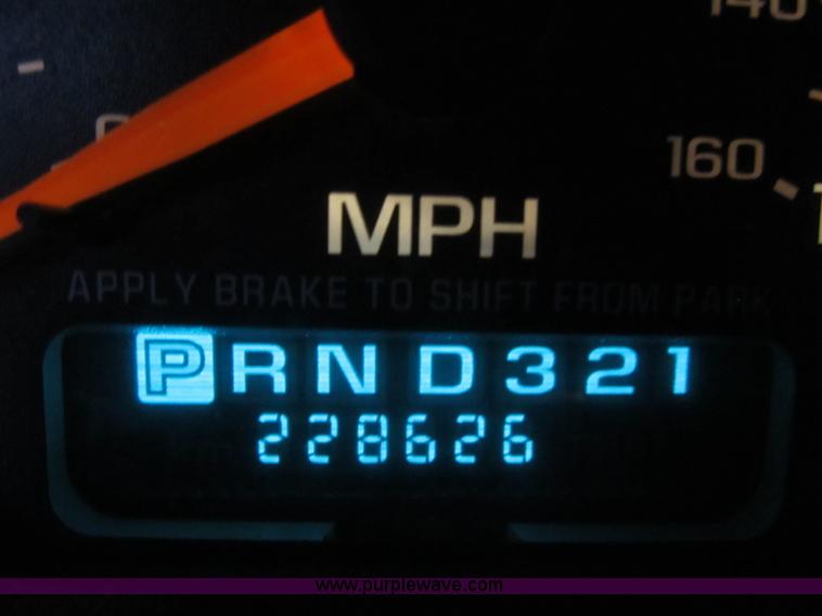 image for item D8175 1999 GMC Sierra 1500 SLE Extended Cab pickup truck