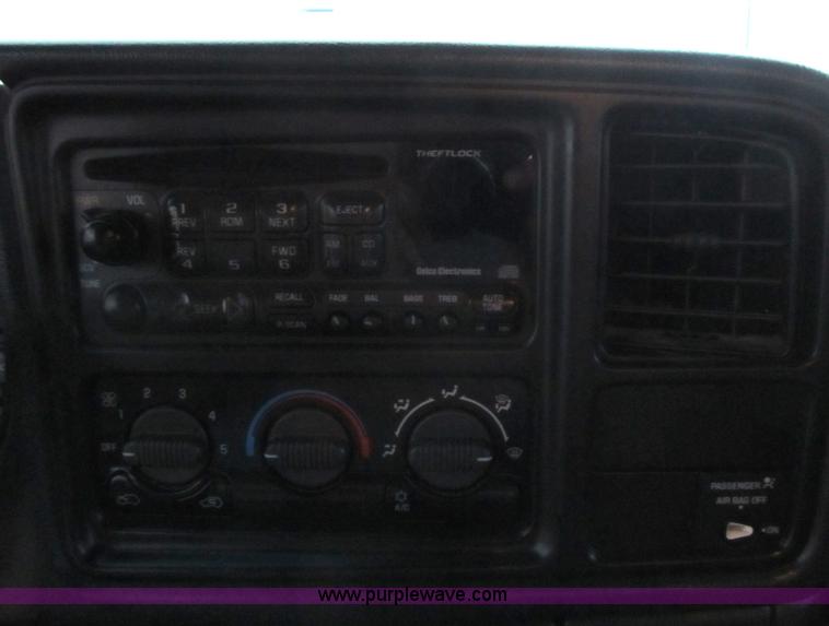 image for item D8175 1999 GMC Sierra 1500 SLE Extended Cab pickup truck