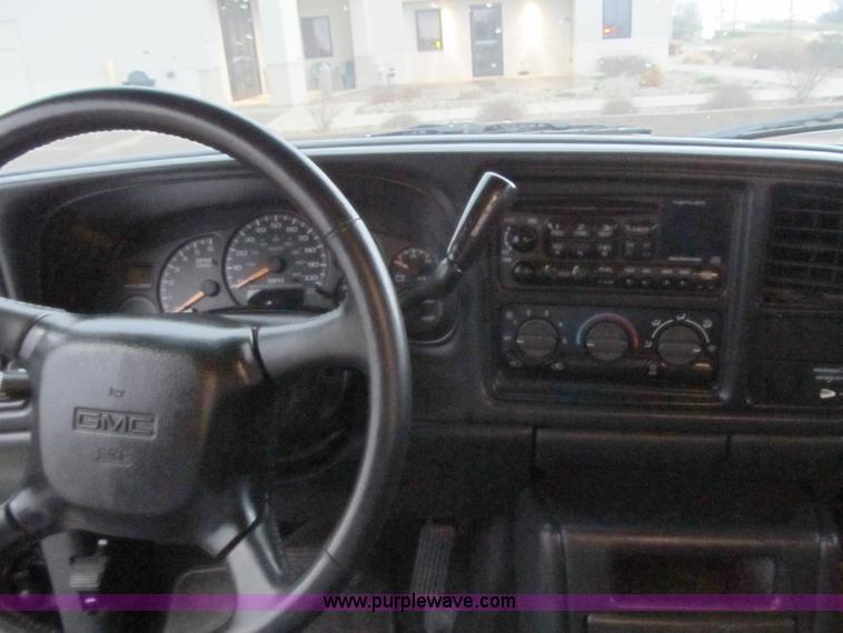 image for item D8175 1999 GMC Sierra 1500 SLE Extended Cab pickup truck