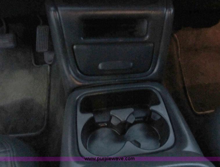 image for item D8175 1999 GMC Sierra 1500 SLE Extended Cab pickup truck