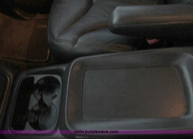 image for item D8175 1999 GMC Sierra 1500 SLE Extended Cab pickup truck