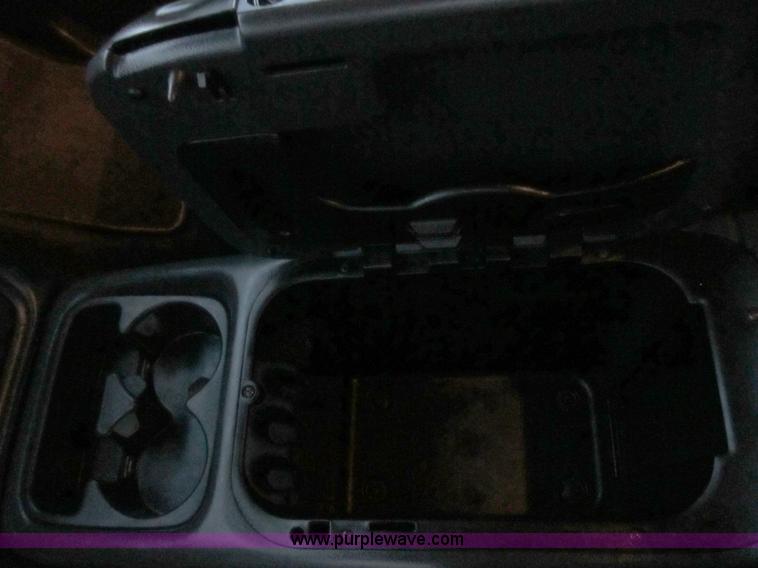 image for item D8175 1999 GMC Sierra 1500 SLE Extended Cab pickup truck