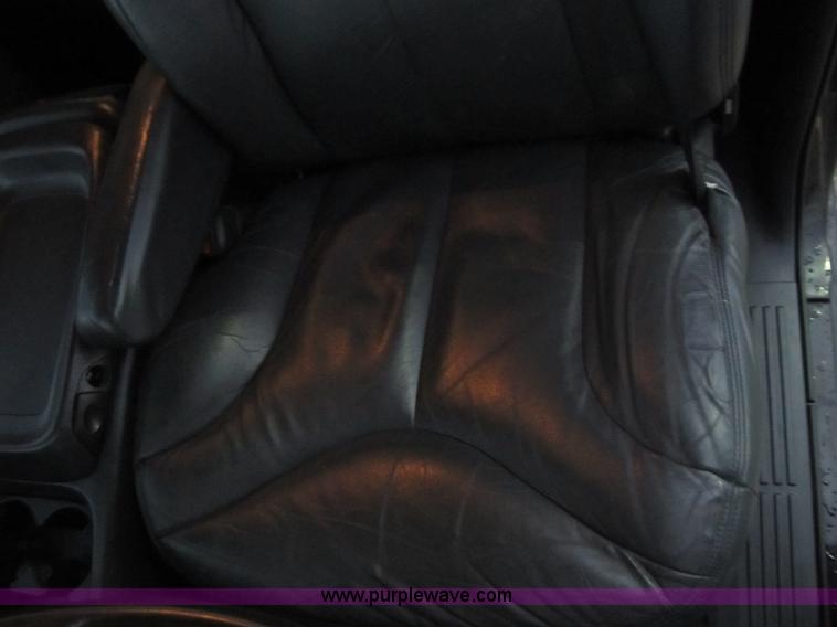 image for item D8175 1999 GMC Sierra 1500 SLE Extended Cab pickup truck