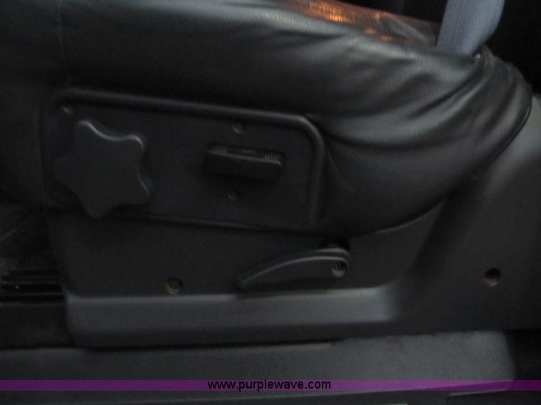 image for item D8175 1999 GMC Sierra 1500 SLE Extended Cab pickup truck