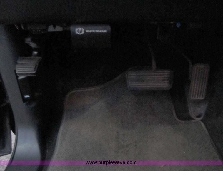 image for item D8175 1999 GMC Sierra 1500 SLE Extended Cab pickup truck