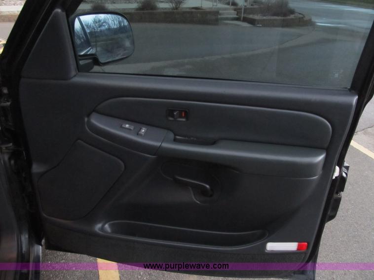 image for item D8175 1999 GMC Sierra 1500 SLE Extended Cab pickup truck