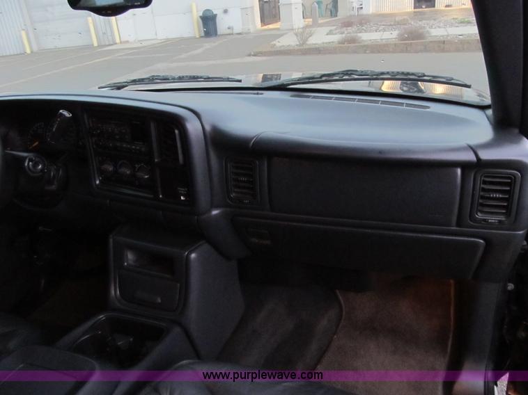 image for item D8175 1999 GMC Sierra 1500 SLE Extended Cab pickup truck