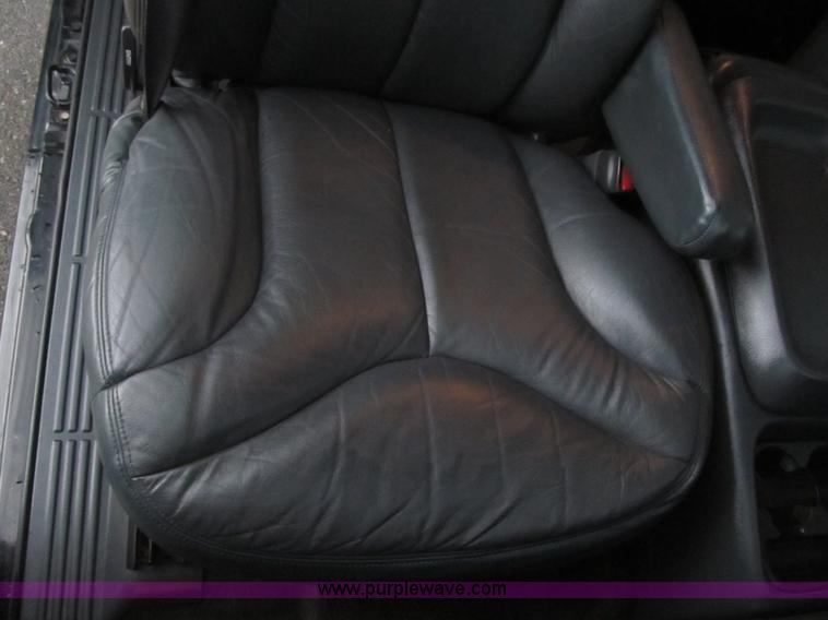 image for item D8175 1999 GMC Sierra 1500 SLE Extended Cab pickup truck