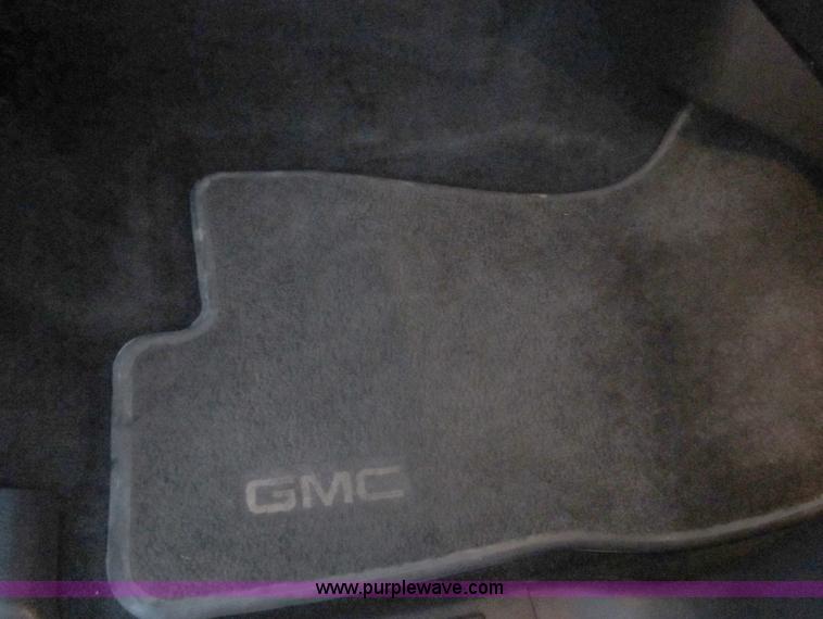 image for item D8175 1999 GMC Sierra 1500 SLE Extended Cab pickup truck