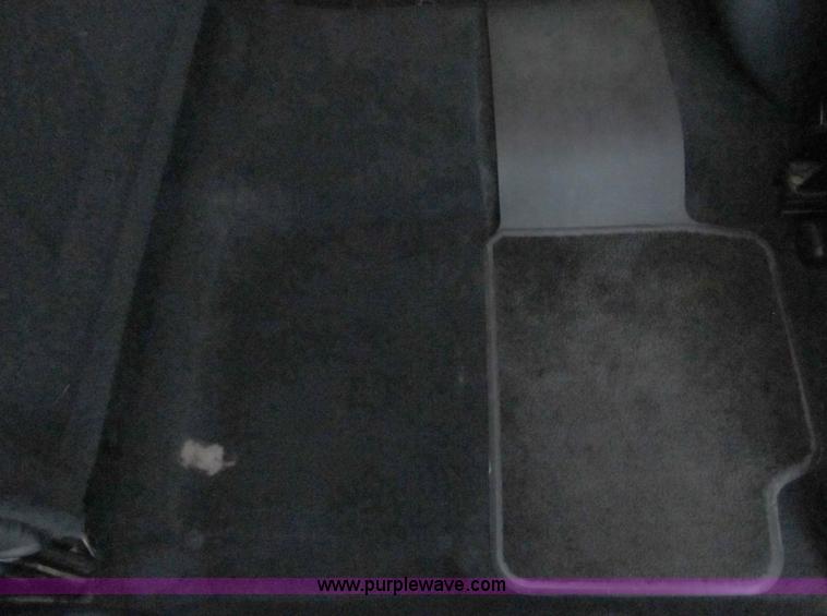 image for item D8175 1999 GMC Sierra 1500 SLE Extended Cab pickup truck