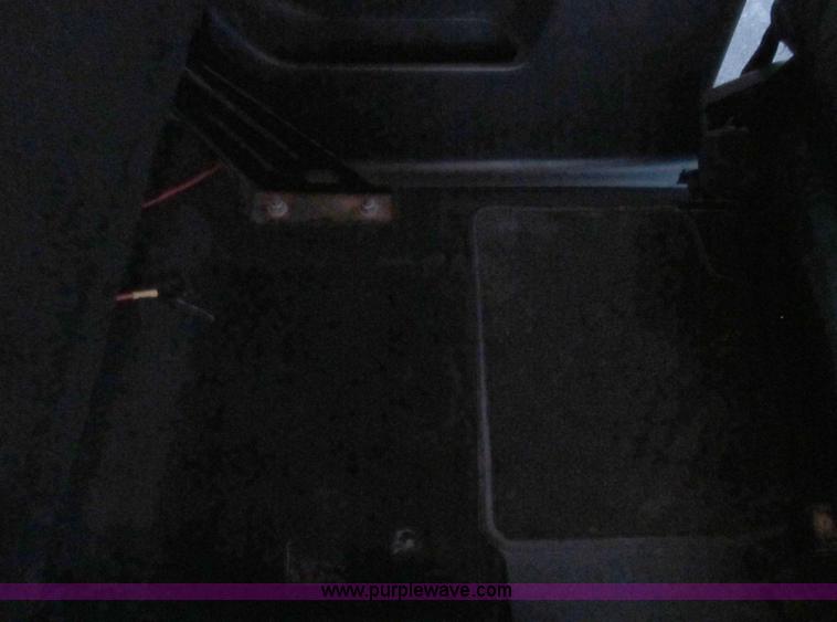 image for item D8175 1999 GMC Sierra 1500 SLE Extended Cab pickup truck