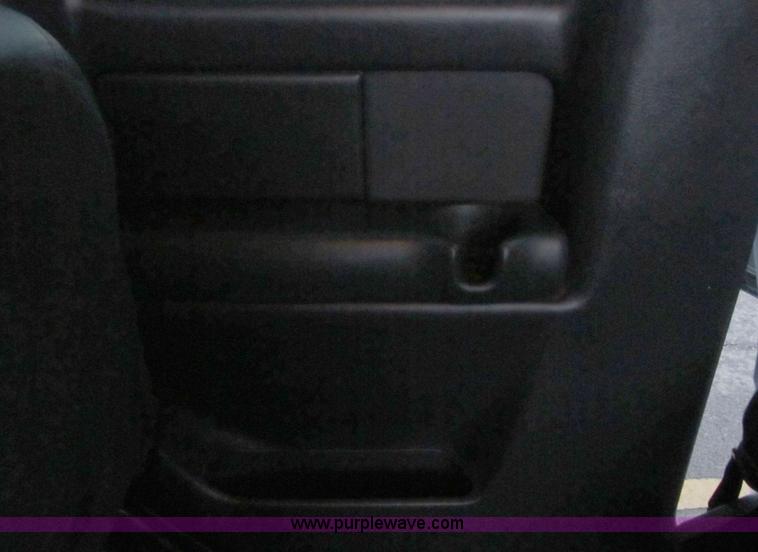 image for item D8175 1999 GMC Sierra 1500 SLE Extended Cab pickup truck