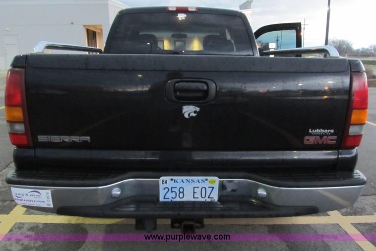 image for item D8175 1999 GMC Sierra 1500 SLE Extended Cab pickup truck