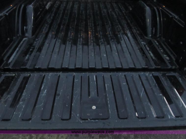 image for item D8175 1999 GMC Sierra 1500 SLE Extended Cab pickup truck