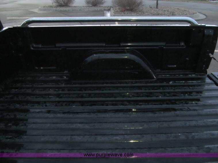 image for item D8175 1999 GMC Sierra 1500 SLE Extended Cab pickup truck