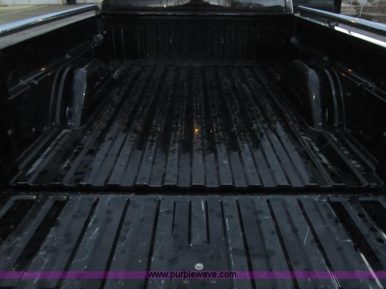 image for item D8175 1999 GMC Sierra 1500 SLE Extended Cab pickup truck