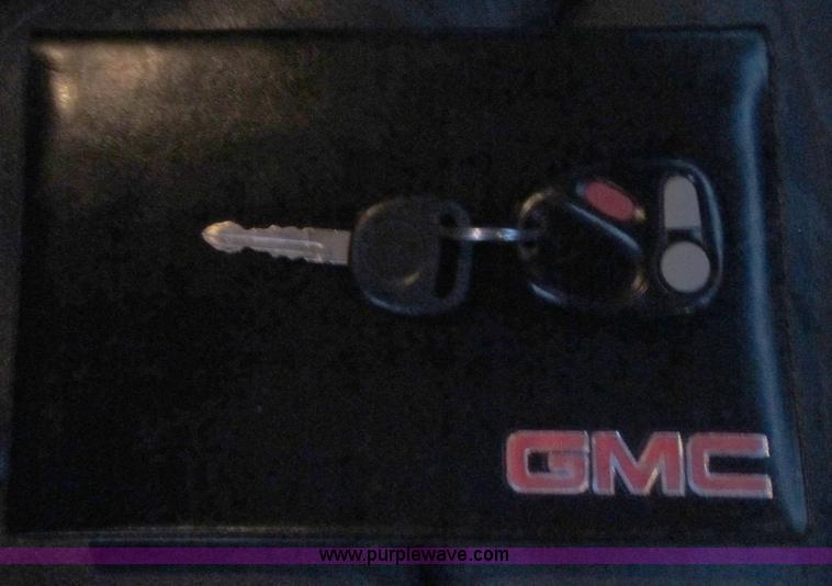 image for item D8175 1999 GMC Sierra 1500 SLE Extended Cab pickup truck