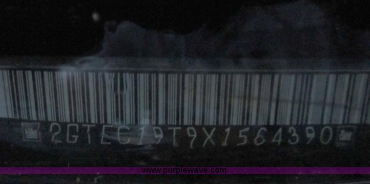 image for item D8175 1999 GMC Sierra 1500 SLE Extended Cab pickup truck