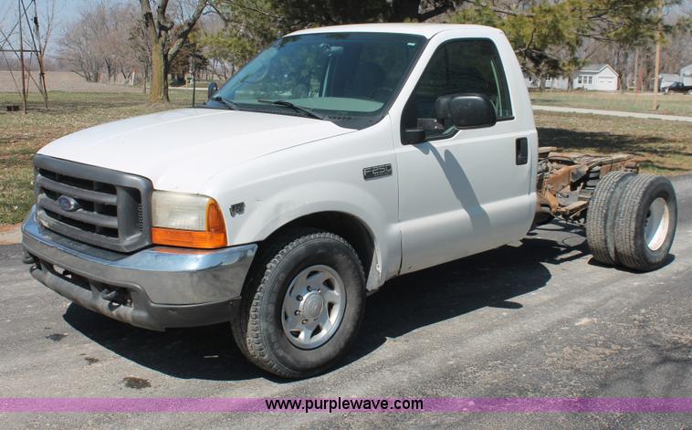 image for item E3345 2000 Ford F250 Super Duty XL cab and chassis