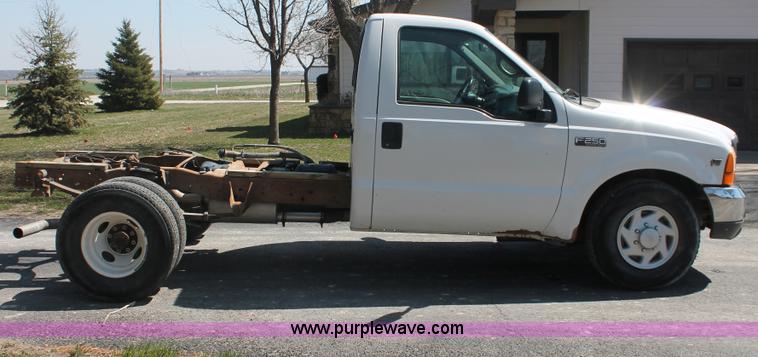 image for item E3345 2000 Ford F250 Super Duty XL cab and chassis