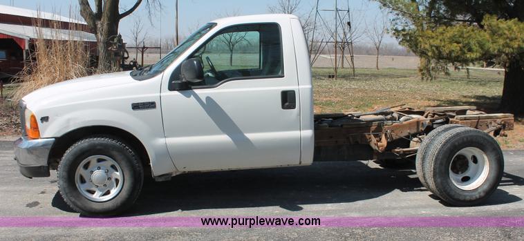 image for item E3345 2000 Ford F250 Super Duty XL cab and chassis