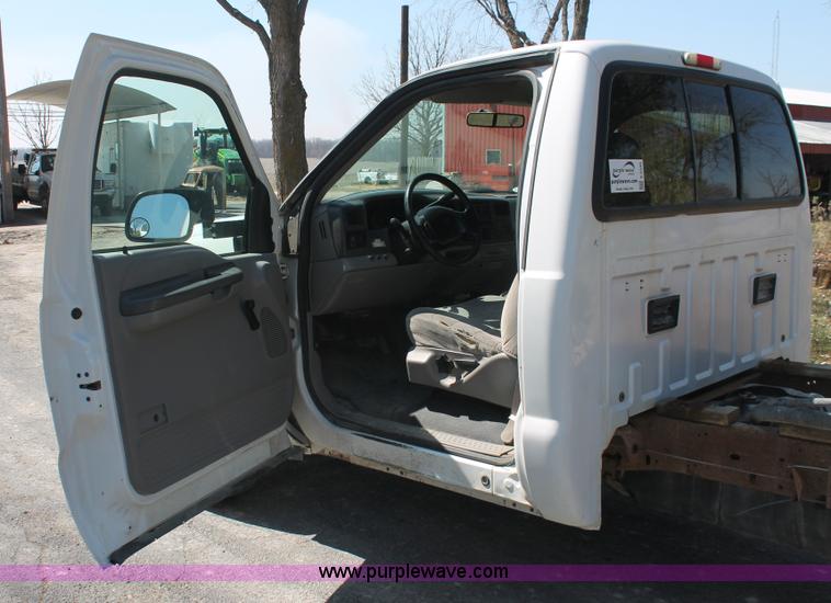 image for item E3345 2000 Ford F250 Super Duty XL cab and chassis