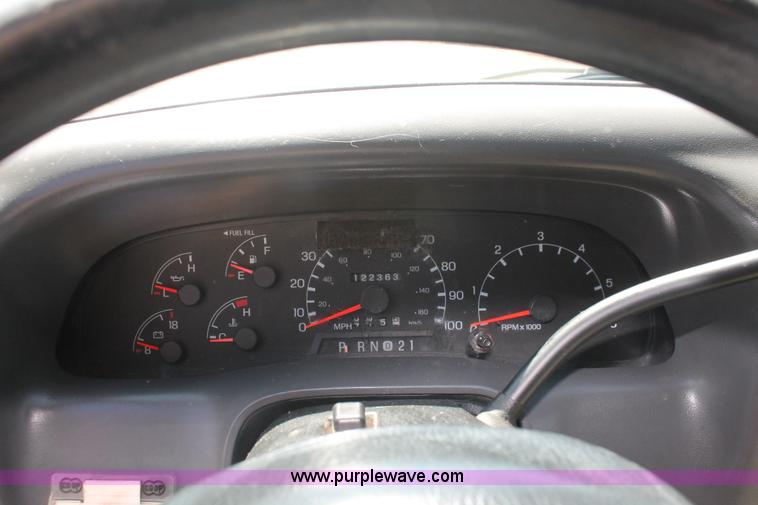 image for item E3345 2000 Ford F250 Super Duty XL cab and chassis