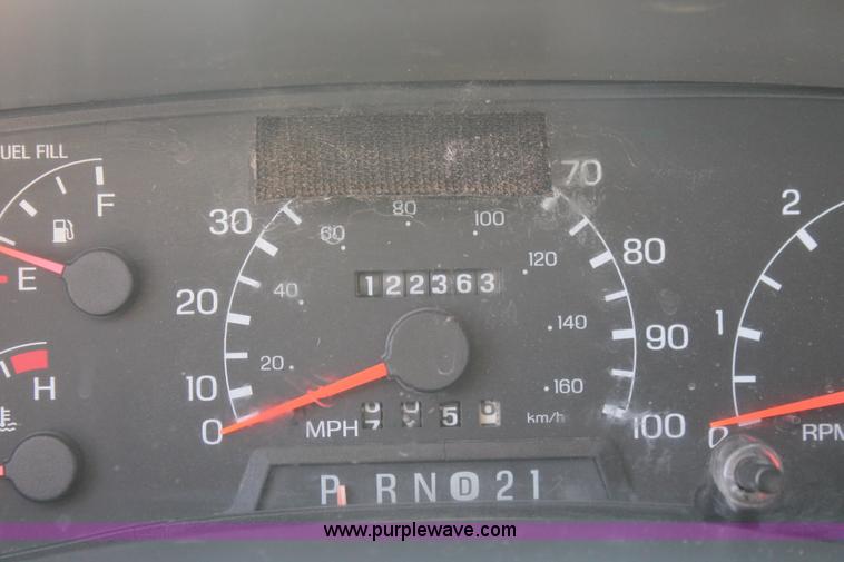 image for item E3345 2000 Ford F250 Super Duty XL cab and chassis