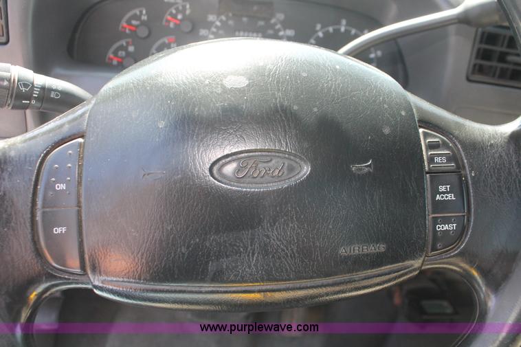 image for item E3345 2000 Ford F250 Super Duty XL cab and chassis