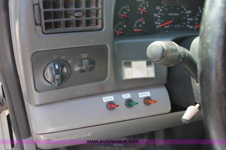 image for item E3345 2000 Ford F250 Super Duty XL cab and chassis