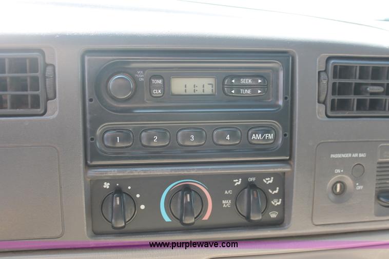 image for item E3345 2000 Ford F250 Super Duty XL cab and chassis