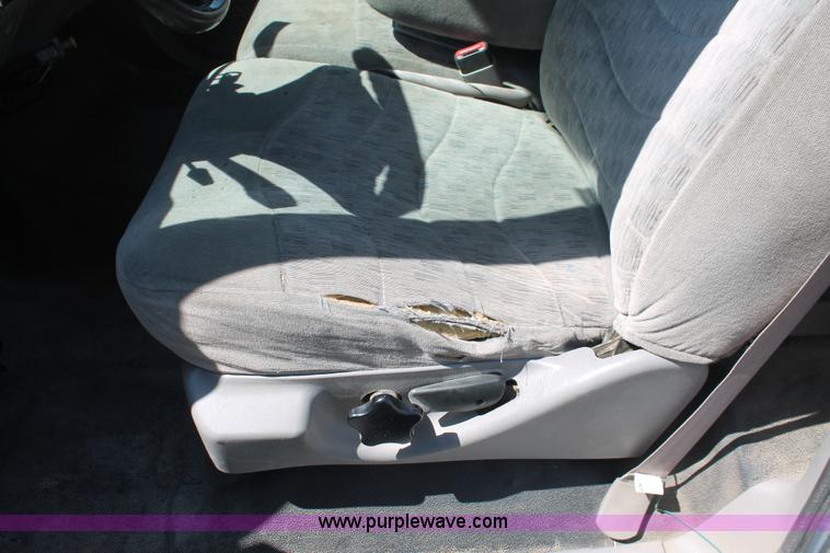 image for item E3345 2000 Ford F250 Super Duty XL cab and chassis