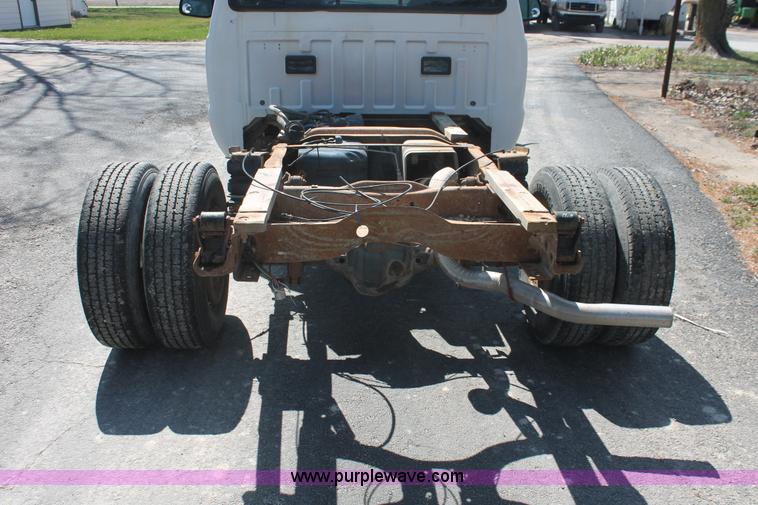 image for item E3345 2000 Ford F250 Super Duty XL cab and chassis