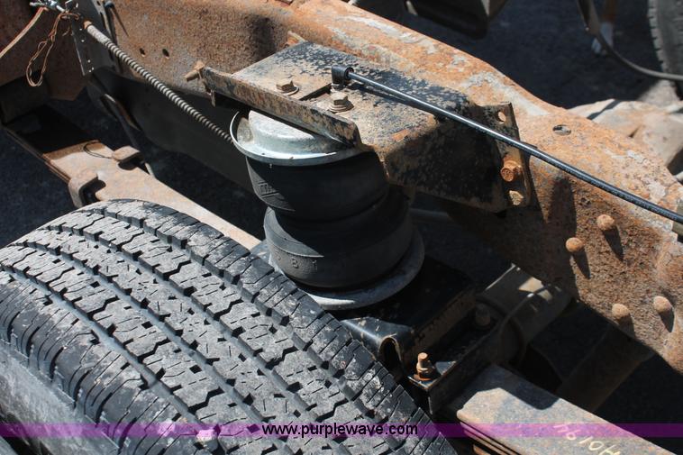 image for item E3345 2000 Ford F250 Super Duty XL cab and chassis